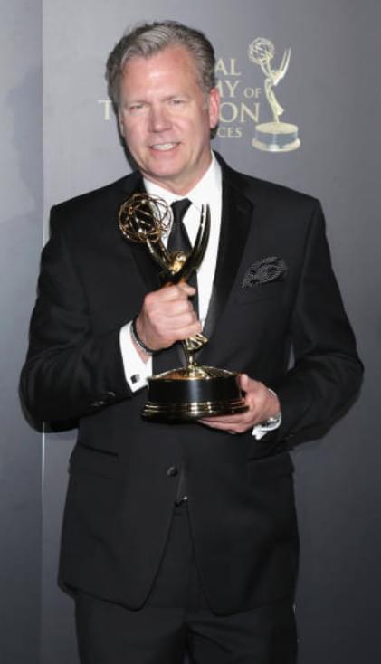 Chris Hansen accepting Emmy Award in 2017